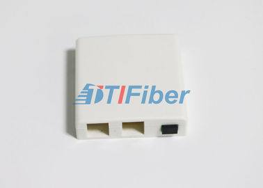 Стена коробки прекращения кабеля оптического волокна сети ФТТХ установила с переходником/отрезками провода