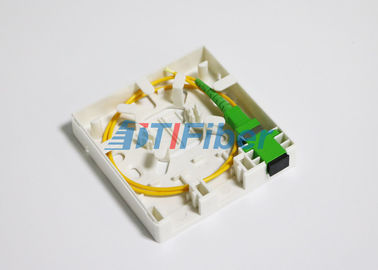 Стена коробки прекращения кабеля оптического волокна сети ФТТХ установила с переходником/отрезками провода