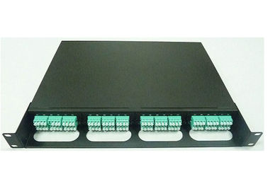 Положите установленное FTTX на полку 19' пульт временных соединительных кабелей MPO с 12pcs MPO - кассетами LC