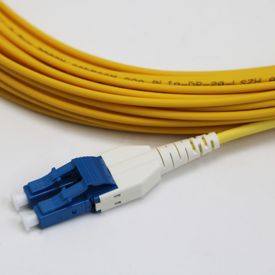 LC Uniboot Zip Cod Singlemode G657.A1 BendInsensitive Duplex 2mm LSZH Сниженная потеря 0,15 дБ Кабель для фибрового патча